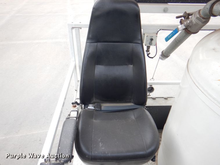 image for item KX9275 2004 GMC W5500  paint striper truck