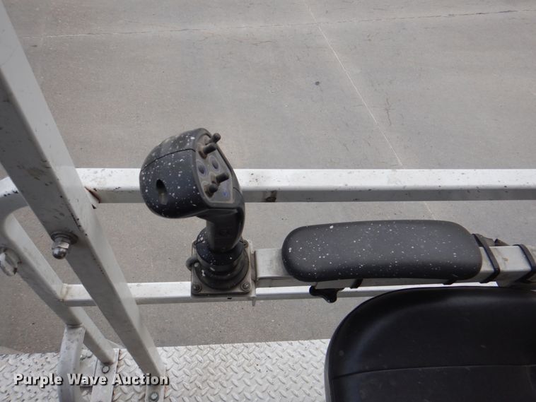 image for item KX9275 2004 GMC W5500  paint striper truck