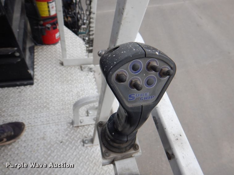 image for item KX9275 2004 GMC W5500  paint striper truck