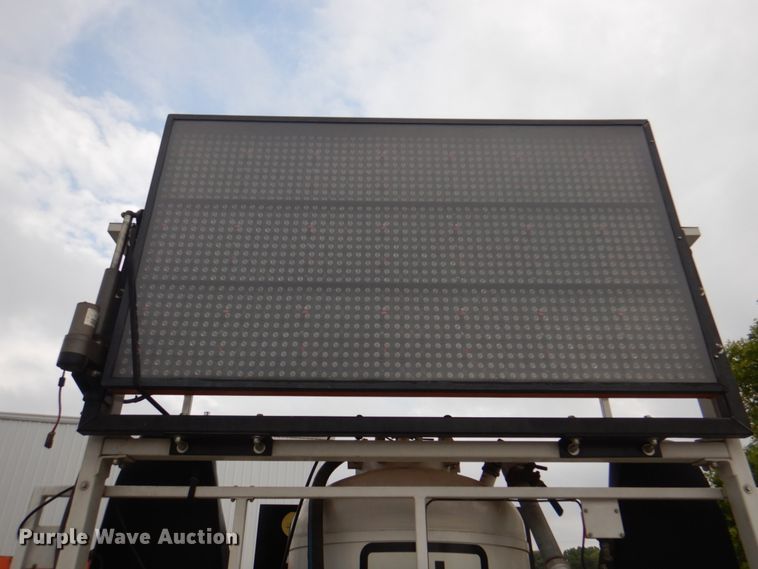 image for item KX9275 2004 GMC W5500  paint striper truck