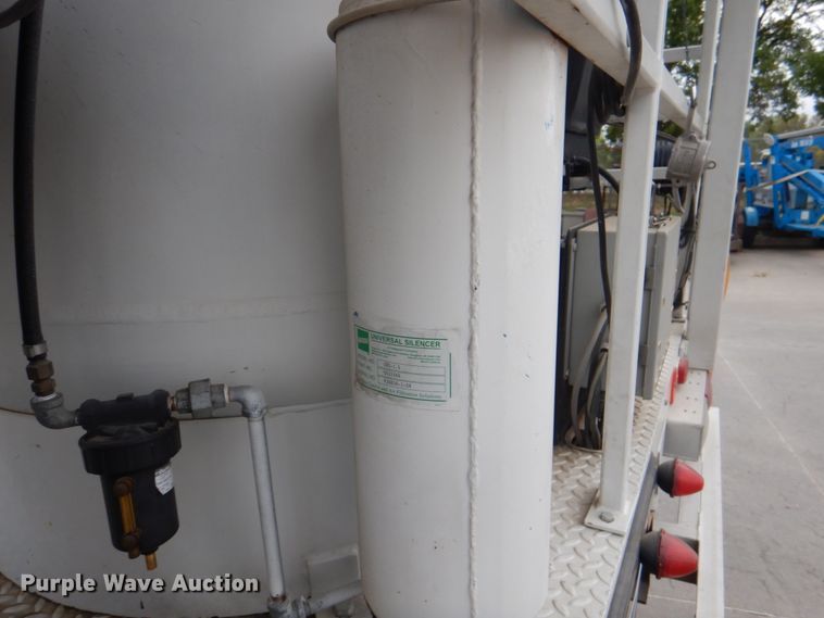 image for item KX9275 2004 GMC W5500  paint striper truck