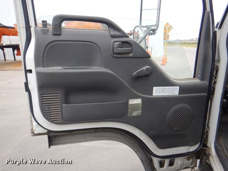 image for item KX9275 2004 GMC W5500  paint striper truck