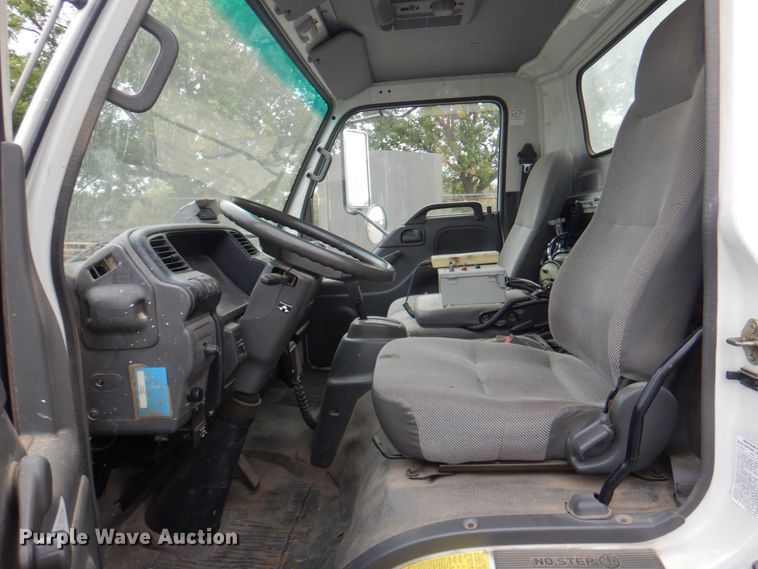 image for item KX9275 2004 GMC W5500  paint striper truck