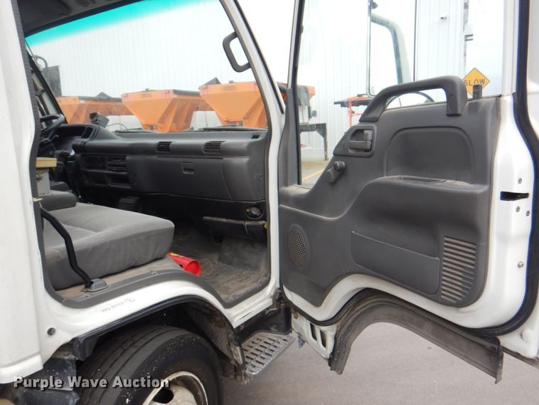 image for item KX9275 2004 GMC W5500  paint striper truck