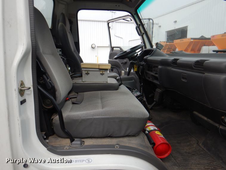 image for item KX9275 2004 GMC W5500  paint striper truck