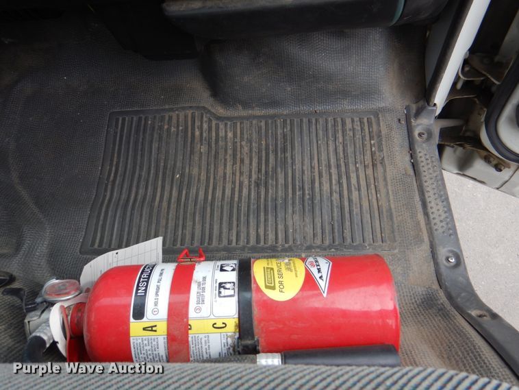 image for item KX9275 2004 GMC W5500  paint striper truck