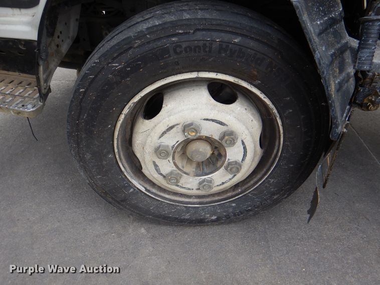 image for item KX9275 2004 GMC W5500  paint striper truck