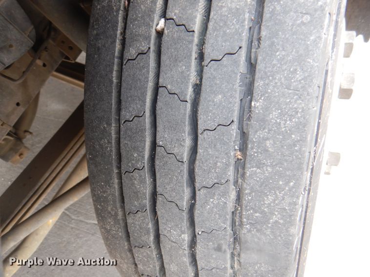 image for item KX9275 2004 GMC W5500  paint striper truck