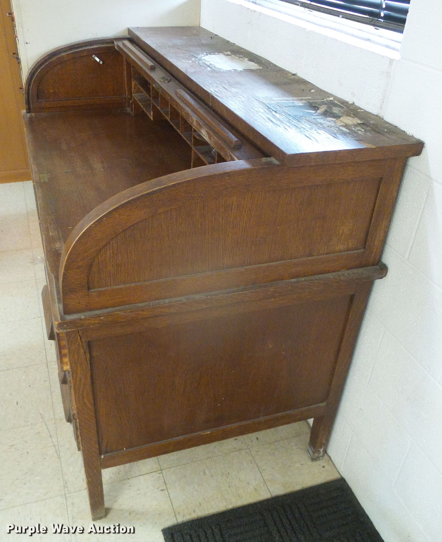 Roll top wood desk in Bazine, KS Item GP9530 sold Purple Wave