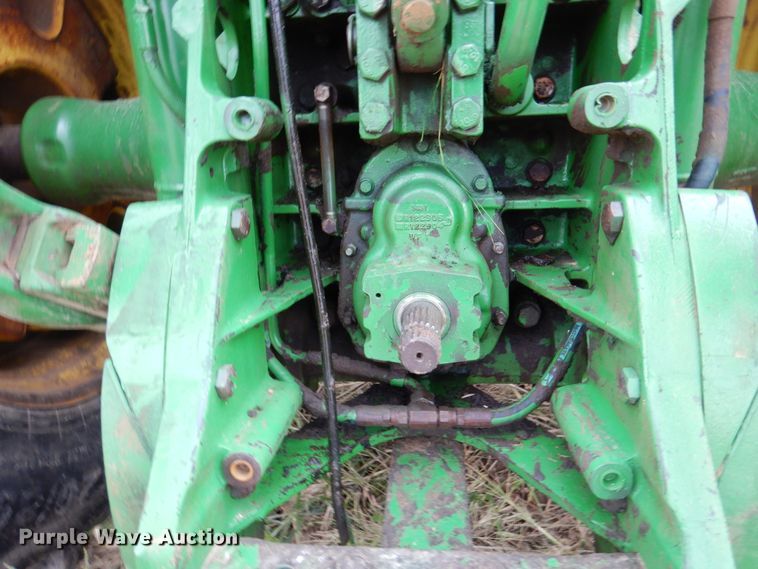 image for item DJ7410 2004 John Deere 8520  MFWD tractor