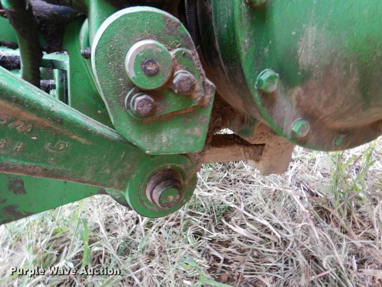 image for item DJ7410 2004 John Deere 8520  MFWD tractor