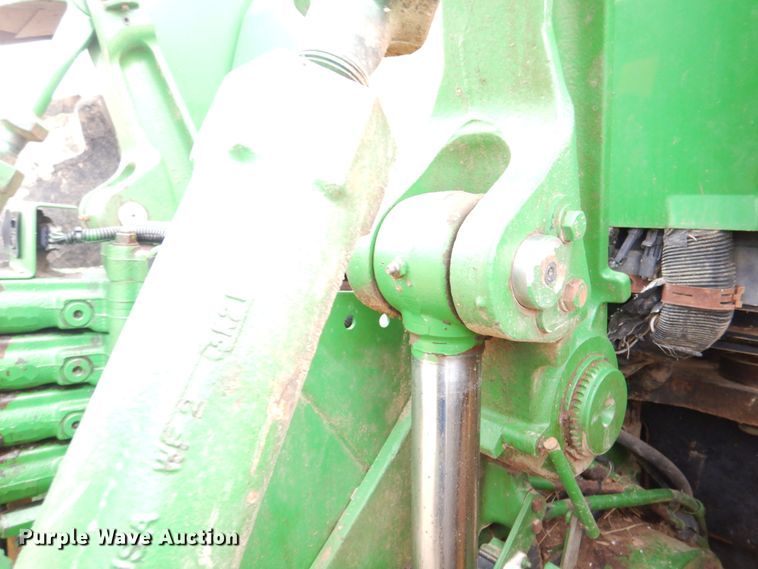 image for item DJ7410 2004 John Deere 8520  MFWD tractor