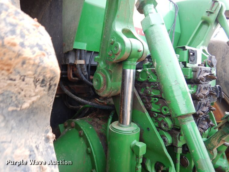 image for item DJ7410 2004 John Deere 8520  MFWD tractor