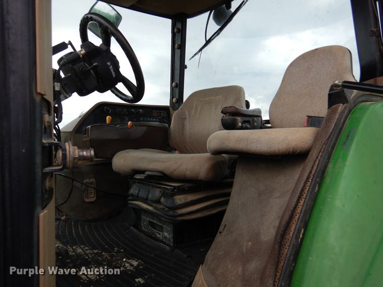 image for item DJ7410 2004 John Deere 8520  MFWD tractor