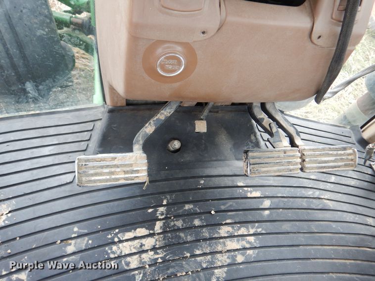 image for item DJ7410 2004 John Deere 8520  MFWD tractor