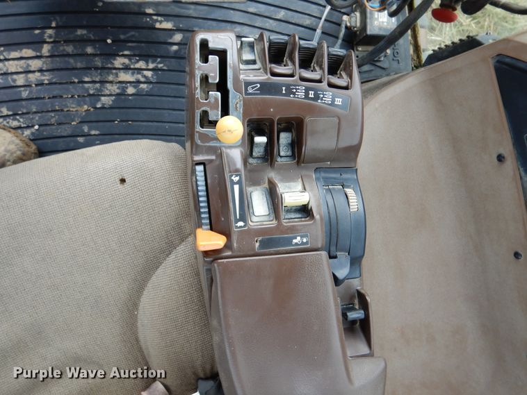 image for item DJ7410 2004 John Deere 8520  MFWD tractor