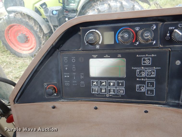 image for item DJ7410 2004 John Deere 8520  MFWD tractor