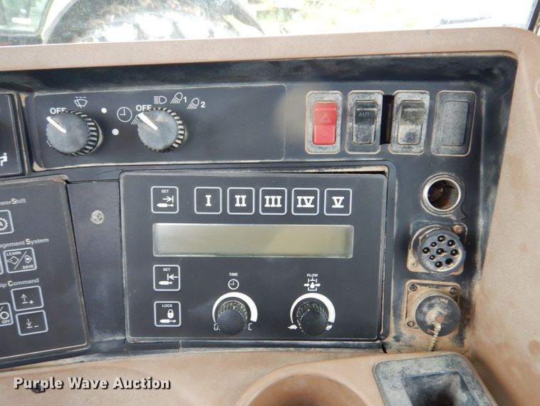 image for item DJ7410 2004 John Deere 8520  MFWD tractor