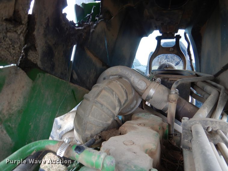 image for item DJ7410 2004 John Deere 8520  MFWD tractor