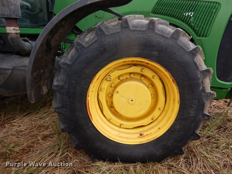 image for item DJ7410 2004 John Deere 8520  MFWD tractor