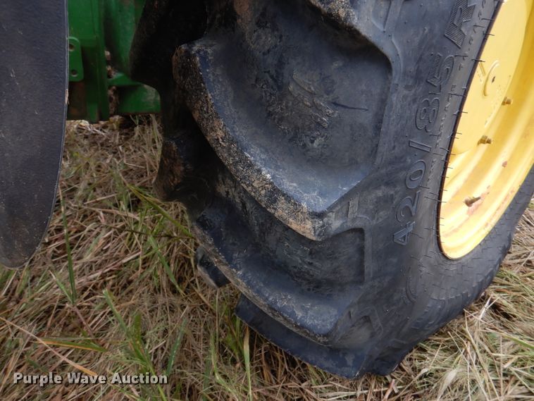 image for item DJ7410 2004 John Deere 8520  MFWD tractor