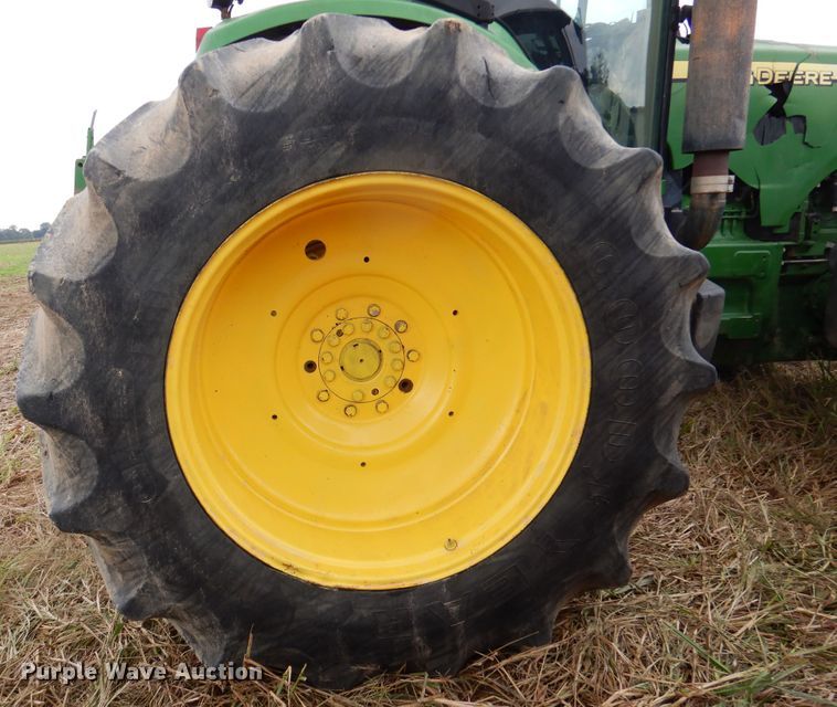 image for item DJ7410 2004 John Deere 8520  MFWD tractor
