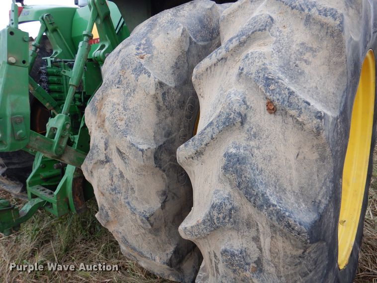 image for item DJ7410 2004 John Deere 8520  MFWD tractor