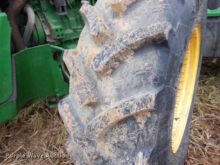 image for item DJ7410 2004 John Deere 8520  MFWD tractor