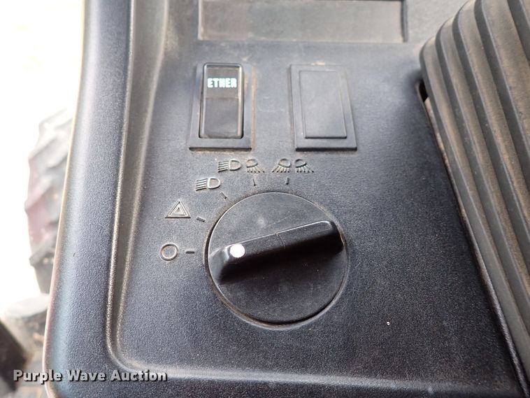 image for item DL7666 1996 Case IH 5240  MFWD tractor