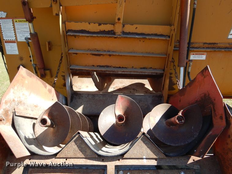 image for item DM5154 Knight Reel-Auggie 2250  feed mixer