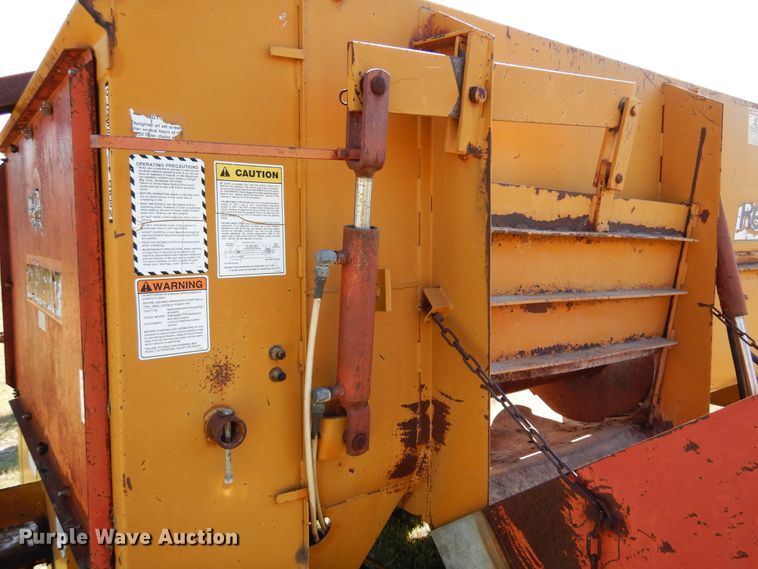 image for item DM5154 Knight Reel-Auggie 2250  feed mixer