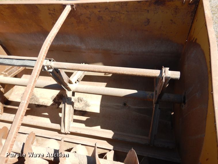 image for item DM5154 Knight Reel-Auggie 2250  feed mixer