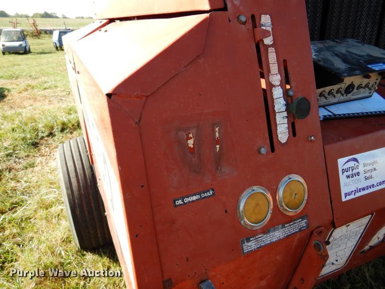 image for item DM5160 1989 Hesston 560  round baler