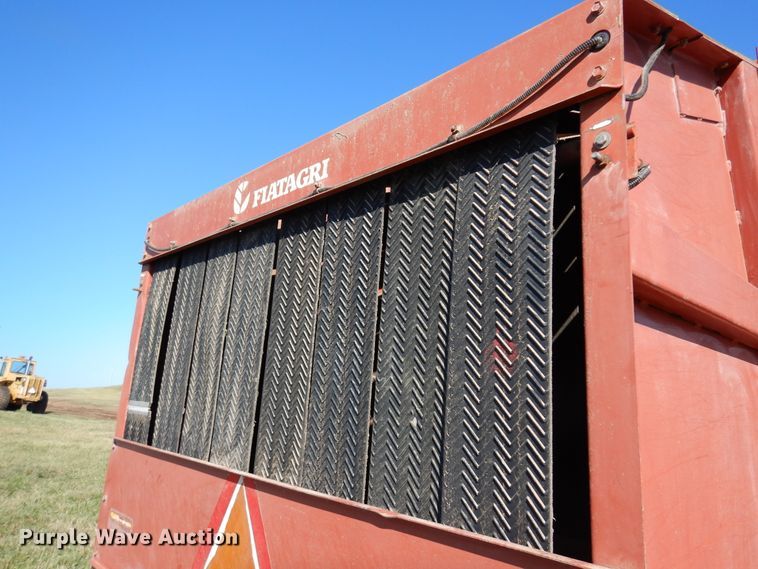 image for item DM5160 1989 Hesston 560  round baler