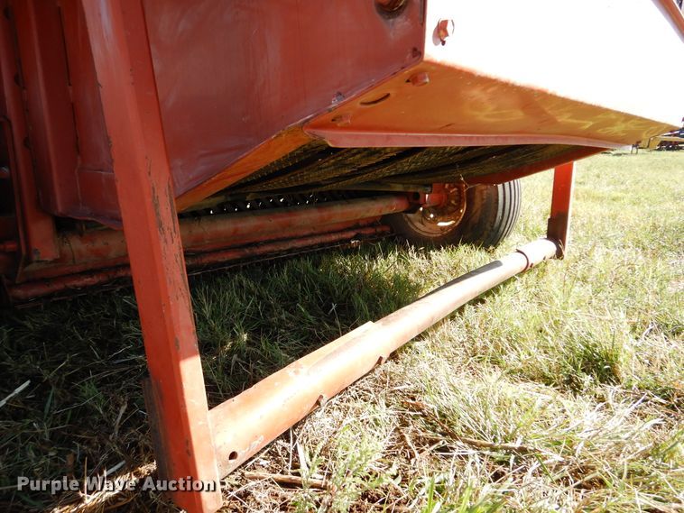 image for item DM5160 1989 Hesston 560  round baler