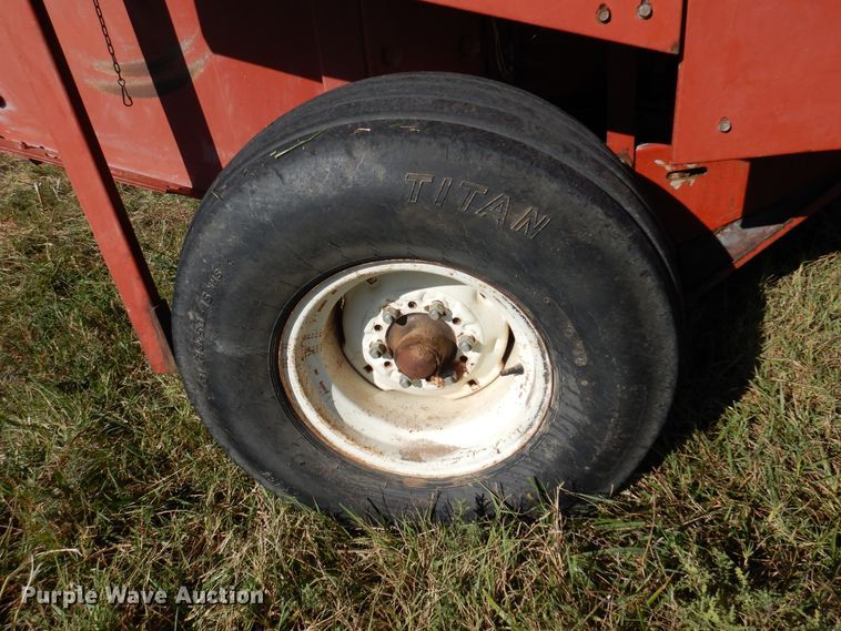 image for item DM5160 1989 Hesston 560  round baler