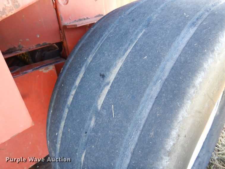 image for item DM5160 1989 Hesston 560  round baler