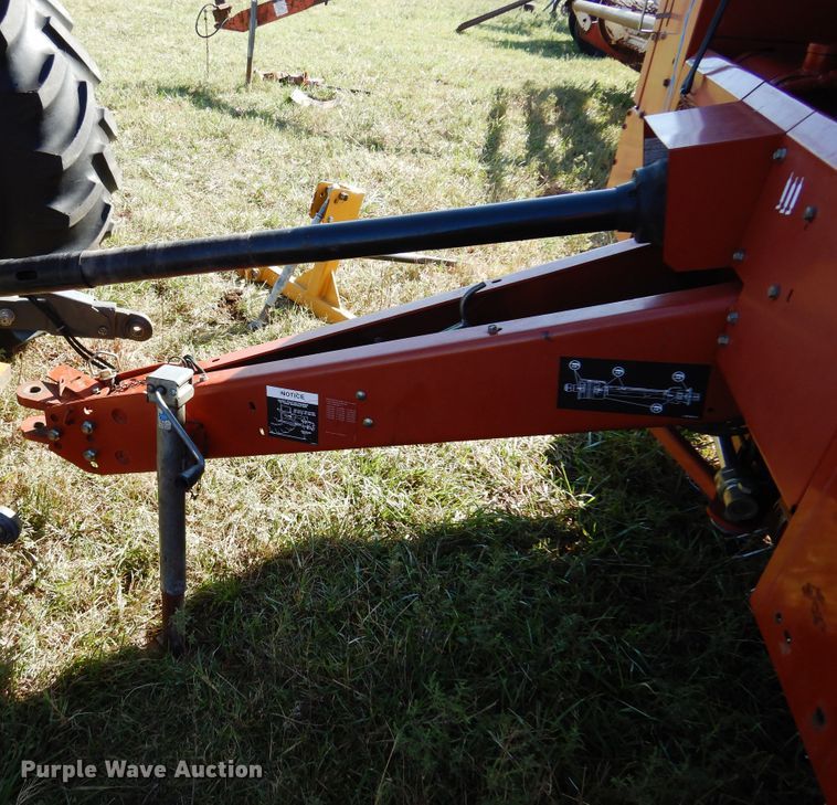 image for item DM5161 2002 Hesston 846A  round baler