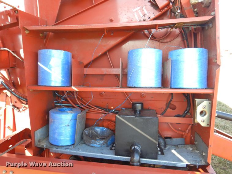 image for item DM5161 2002 Hesston 846A  round baler