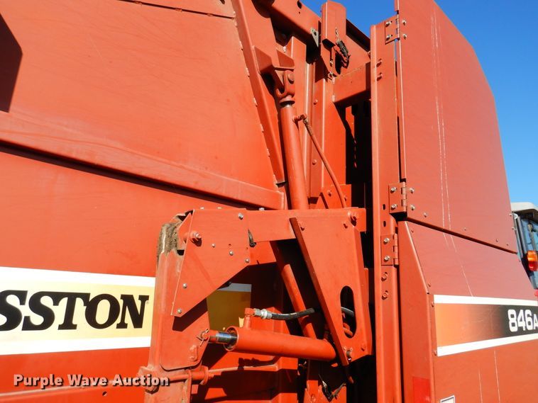 image for item DM5161 2002 Hesston 846A  round baler