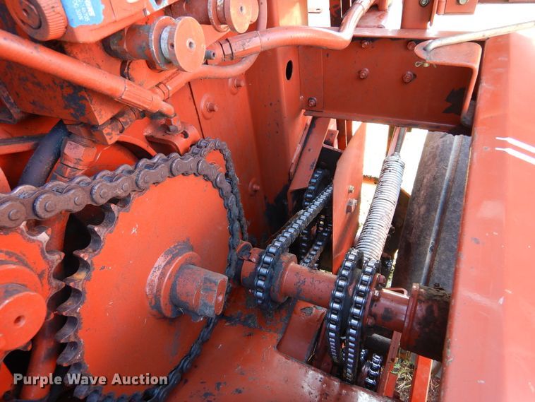 image for item DM5161 2002 Hesston 846A  round baler