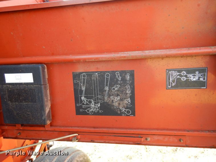 image for item DM5161 2002 Hesston 846A  round baler