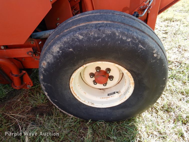 image for item DM5161 2002 Hesston 846A  round baler