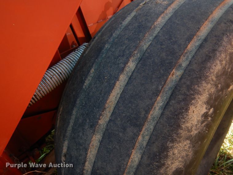 image for item DM5161 2002 Hesston 846A  round baler