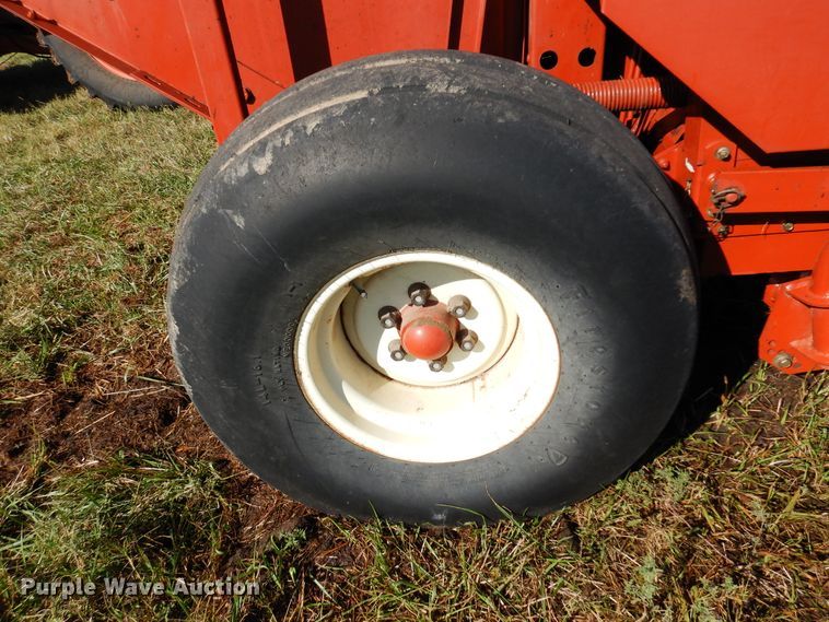 image for item DM5161 2002 Hesston 846A  round baler