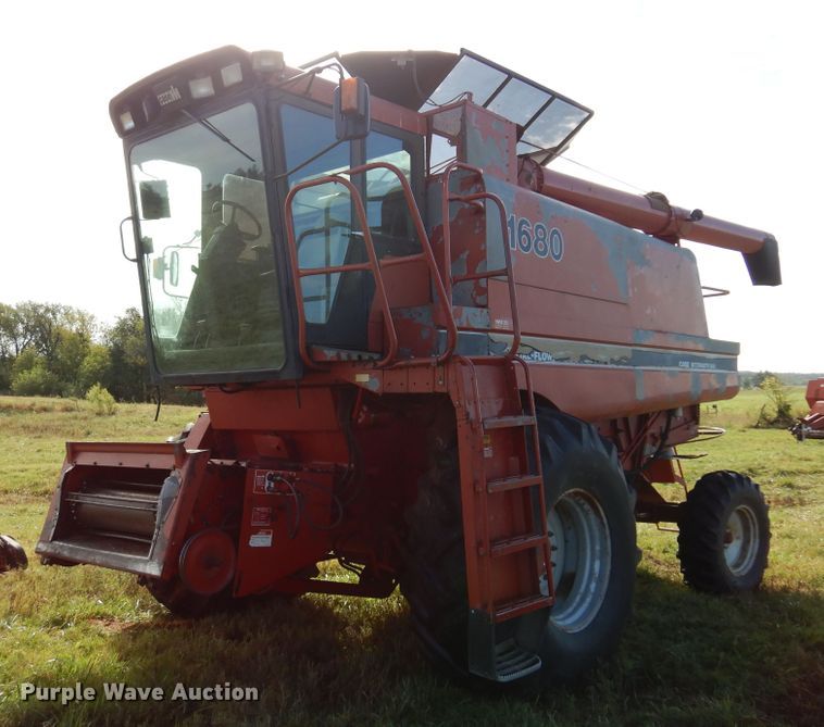 image for item DM5168 1988 Case IH 1680  combine