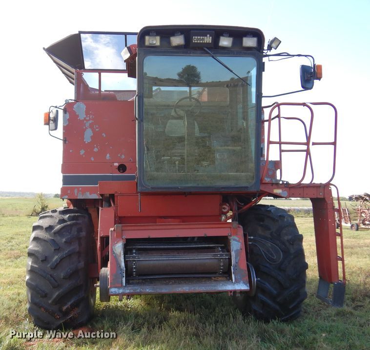 image for item DM5168 1988 Case IH 1680  combine