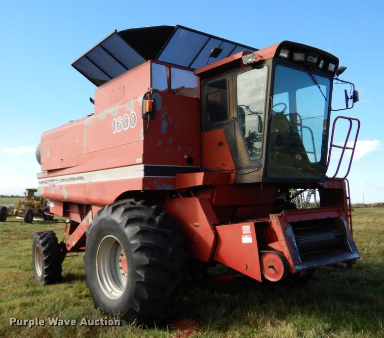 image for item DM5168 1988 Case IH 1680  combine