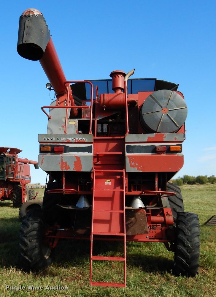 image for item DM5168 1988 Case IH 1680  combine