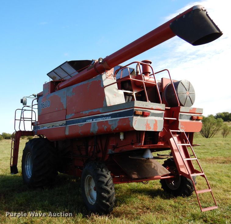 image for item DM5168 1988 Case IH 1680  combine